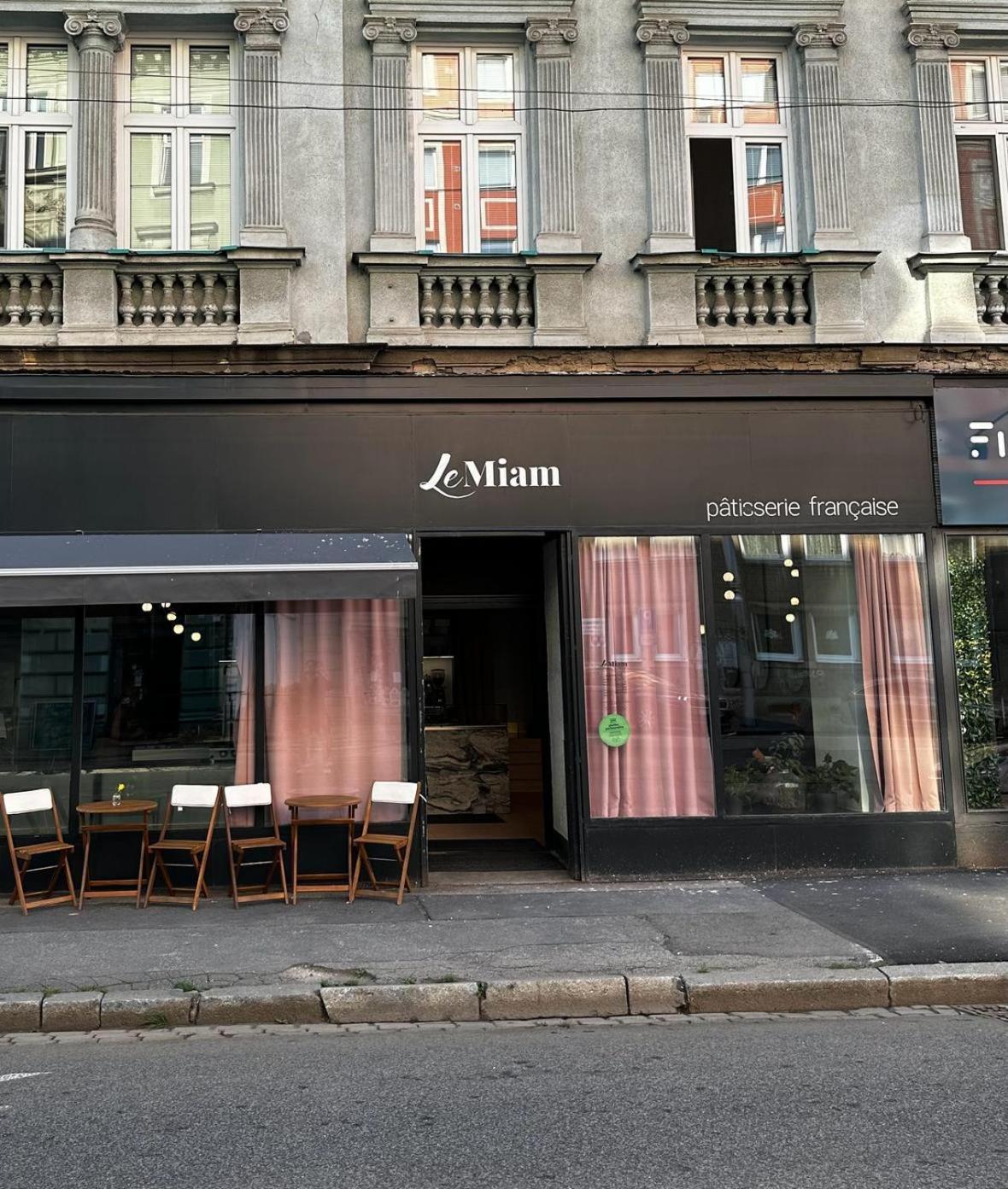 Urban Zenhouse No.2 - Breakfast Included Apartment บราติสลาวา ภายนอก รูปภาพ