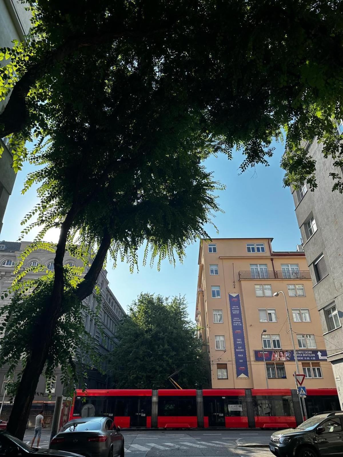 Urban Zenhouse No.2 - Breakfast Included Apartment บราติสลาวา ภายนอก รูปภาพ