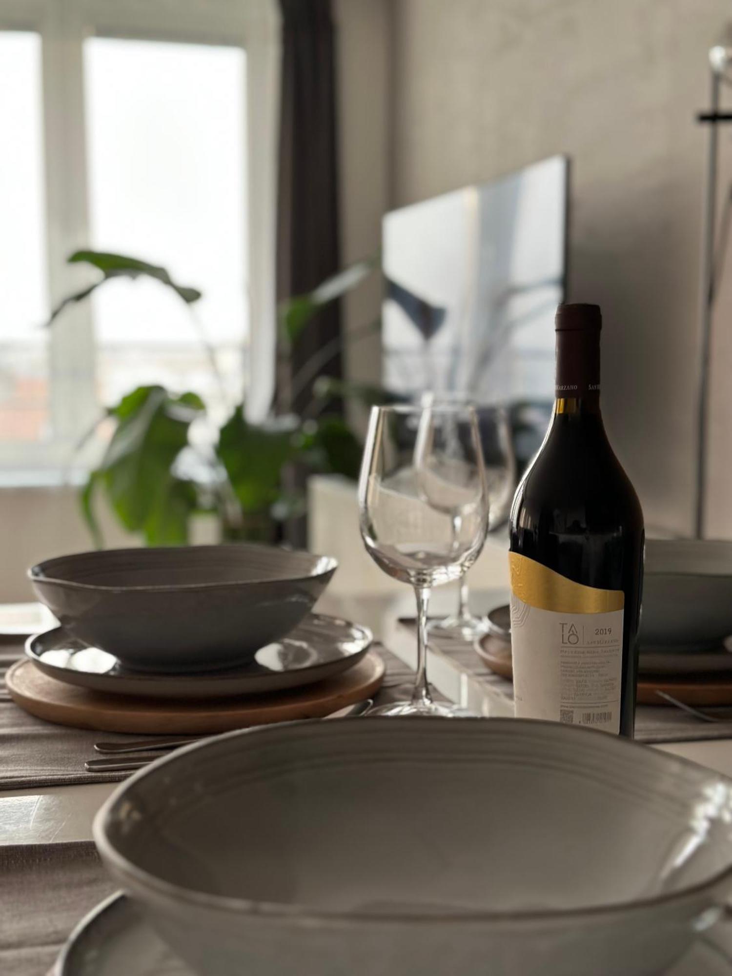 Urban Zenhouse No.2 - Breakfast Included Apartment บราติสลาวา ภายนอก รูปภาพ