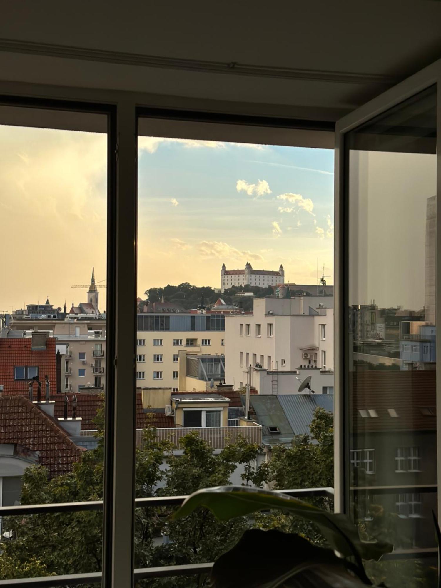 Urban Zenhouse No.2 - Breakfast Included Apartment บราติสลาวา ภายนอก รูปภาพ