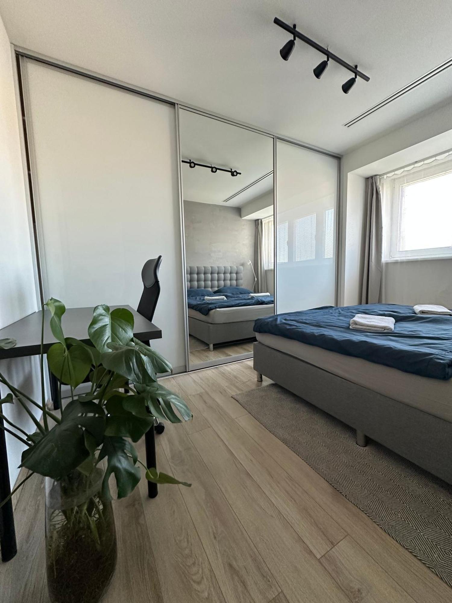 Urban Zenhouse No.2 - Breakfast Included Apartment บราติสลาวา ภายนอก รูปภาพ